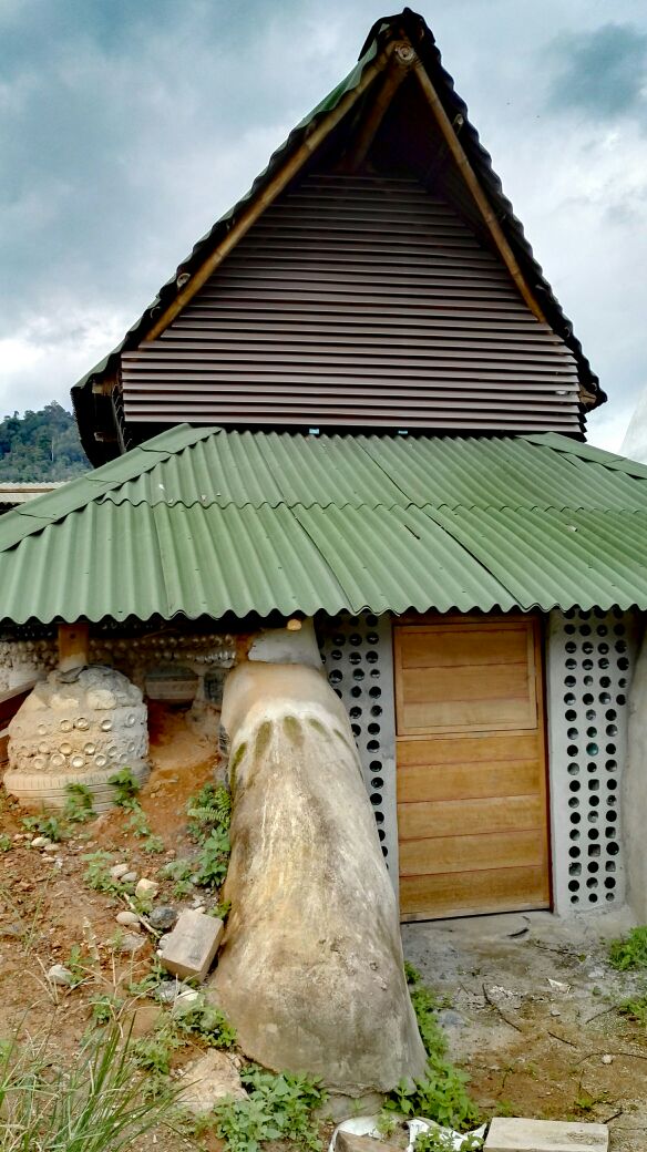 Earthship near Kampung Chennah